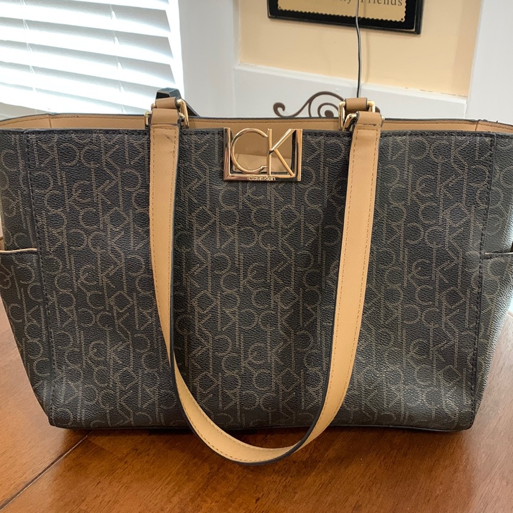 Calvin Klein adorable shoulder bag